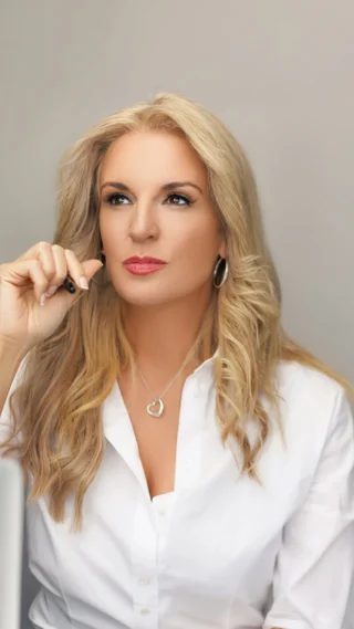 Instagram post from kellycolmanofficial. This post is in position 1.